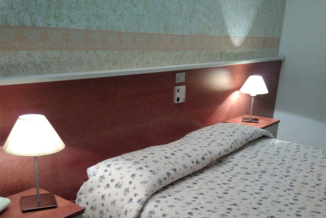 Hotel Elena เวโรนา ภายนอก รูปภาพ