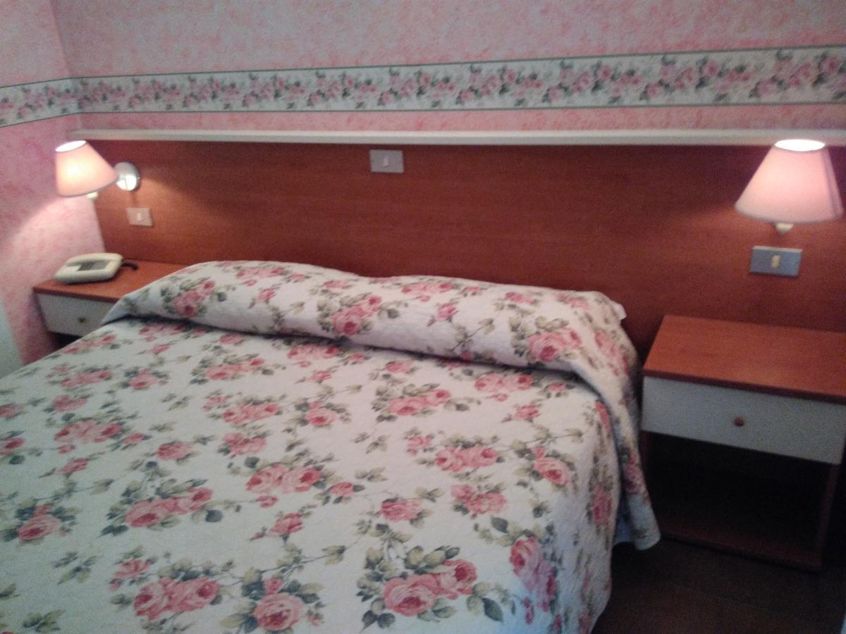 Hotel Elena เวโรนา ภายนอก รูปภาพ